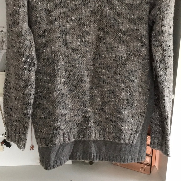 KENSIE Gray Turtleneck w/Side Split Design Sweater - Picture 4 of 9